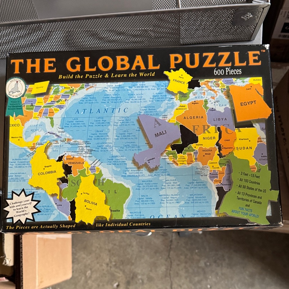 The Global Puzzle - 600 Pieces - Multicolor